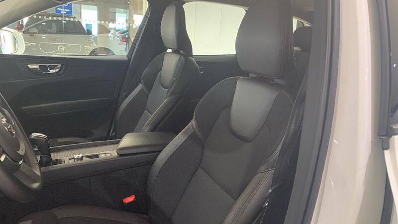 Volvo XC60 2.0 D3 MOMENTUM 150 5P