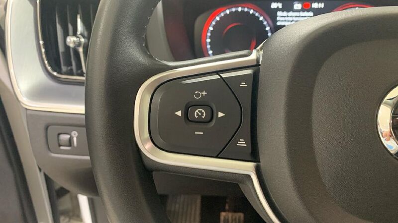 Volvo XC60 2.0 D3 MOMENTUM 150 5P