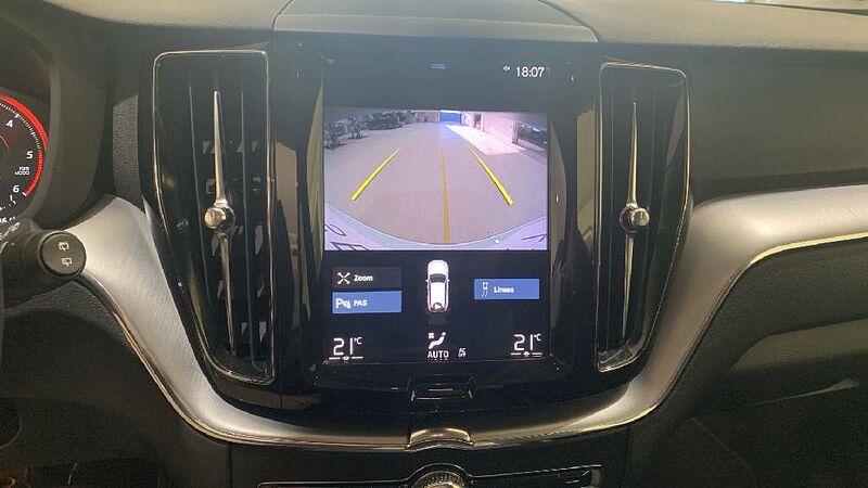 Volvo XC60 2.0 D3 MOMENTUM 150 5P